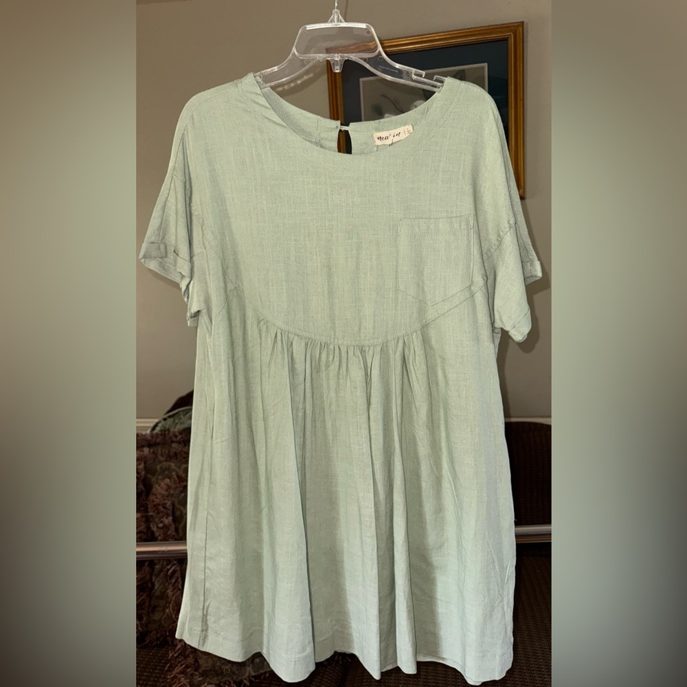 NWT New in Light Mint Short Sleeve Tunic Dress with Front Pocket